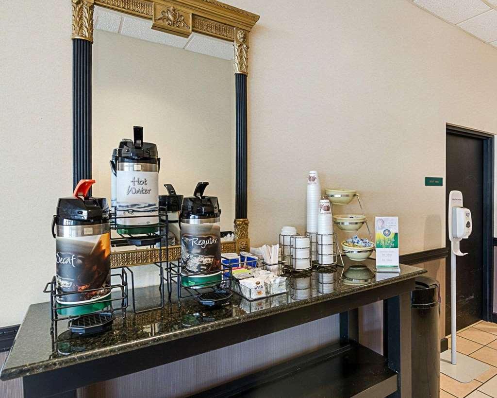 Quality Inn Льюісберґ Ресторан фото