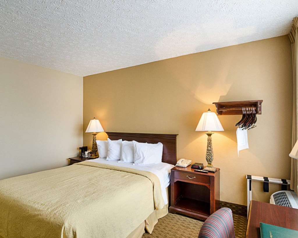 Quality Inn Льюісберґ Номер фото